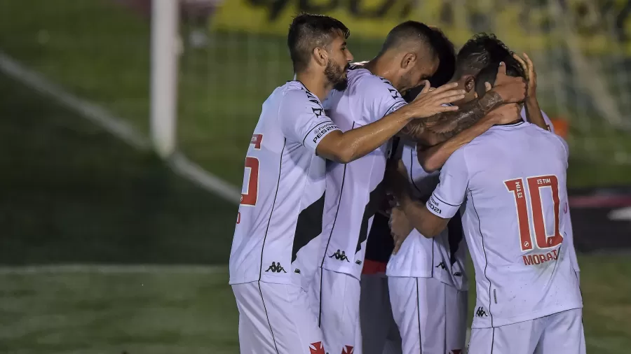 Jogadores do Vasco comemoram gol contra o Boavista pela Copa do Brasil