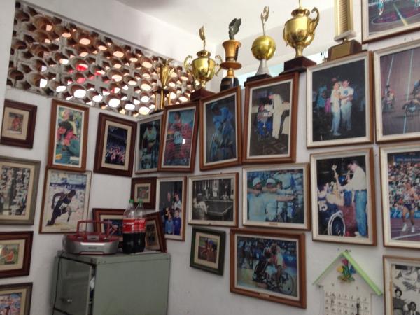 Escritório da presidência do Clube do Otimismo exibe atletas paraolímpicos