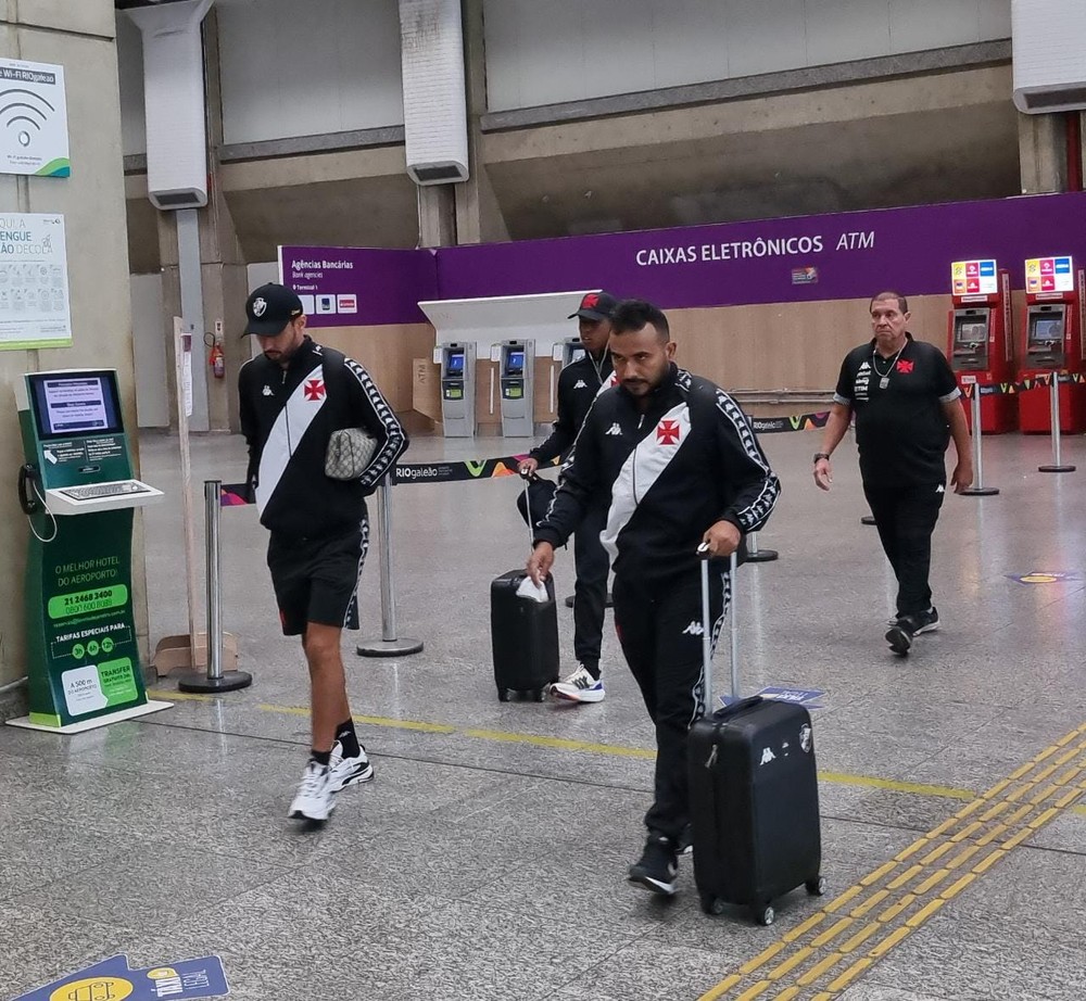 Desolados, jogadores vascaínos retornam após a inesperada despedida da Copa do Brasil