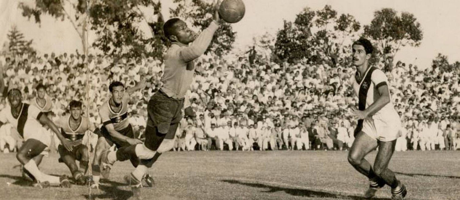 Barbosa em sua estreia pelo Vasco, em 1945, contra o Grêmio