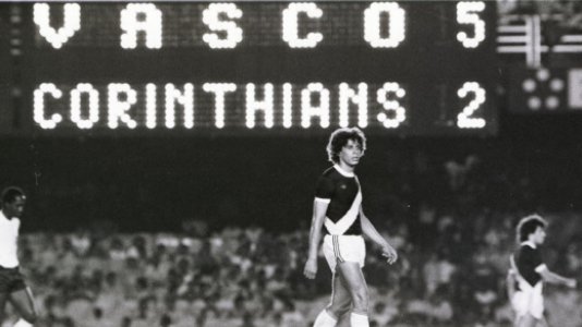 Roberto Dinamite no dia em que marcou 5 gols contra o Corinthians em seu retorno ao Maracanã, em 1980
