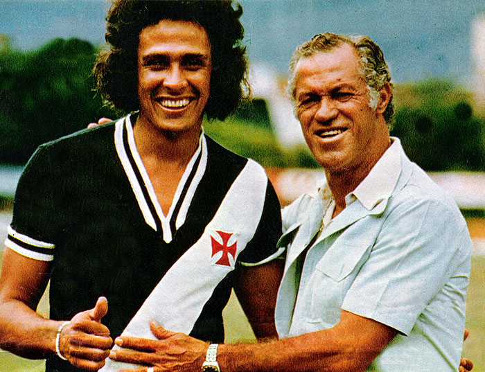 Roberto Dinamite e Ademir, os dois maiores ídolos da história do Vasco, em São Januário na década de 70
