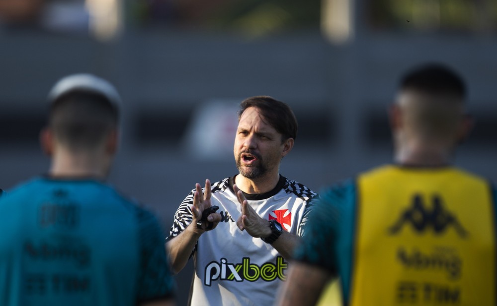 Maurício Souza em treino do Vasco