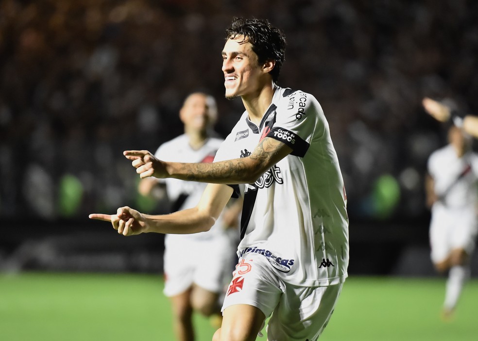 Marlon Gomes comemora seu gol em Vasco x Novorizontino