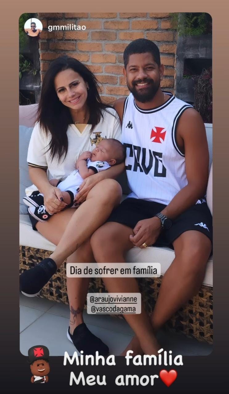 Viviane Araujo com marido e filho