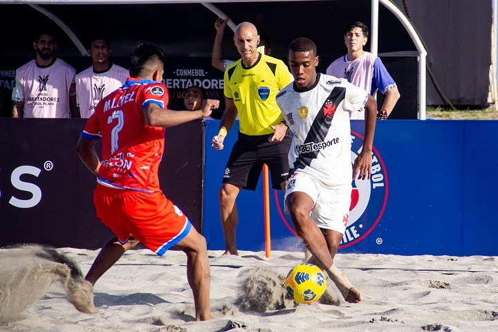 Conmebol Copa Libertadores Futbol de Playa - Santos - Brasil - 11/01/2017 -  Boquinha do Vasco da Gama comemora seu gol durante partida contra o Hanacas  FC (BOL) pela Copa Libertadores de