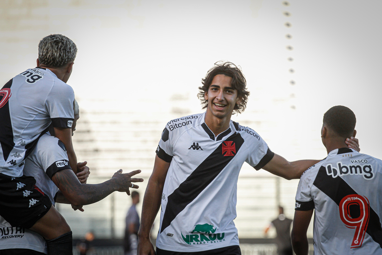 Vasco provoca o Fla após levar o título no sub-20: 'Goleiro que pega  pênalti a gente faz em casa' - Vasco - Extra Online