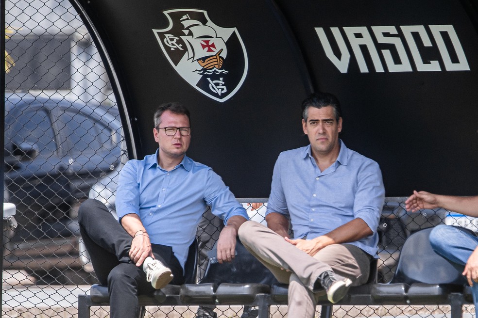 Johhanes Spors, diretor da 777 Partners, Paulo Bracks, diretor esportivo do Vasco — Foto: Leandro Amorim / Vasco