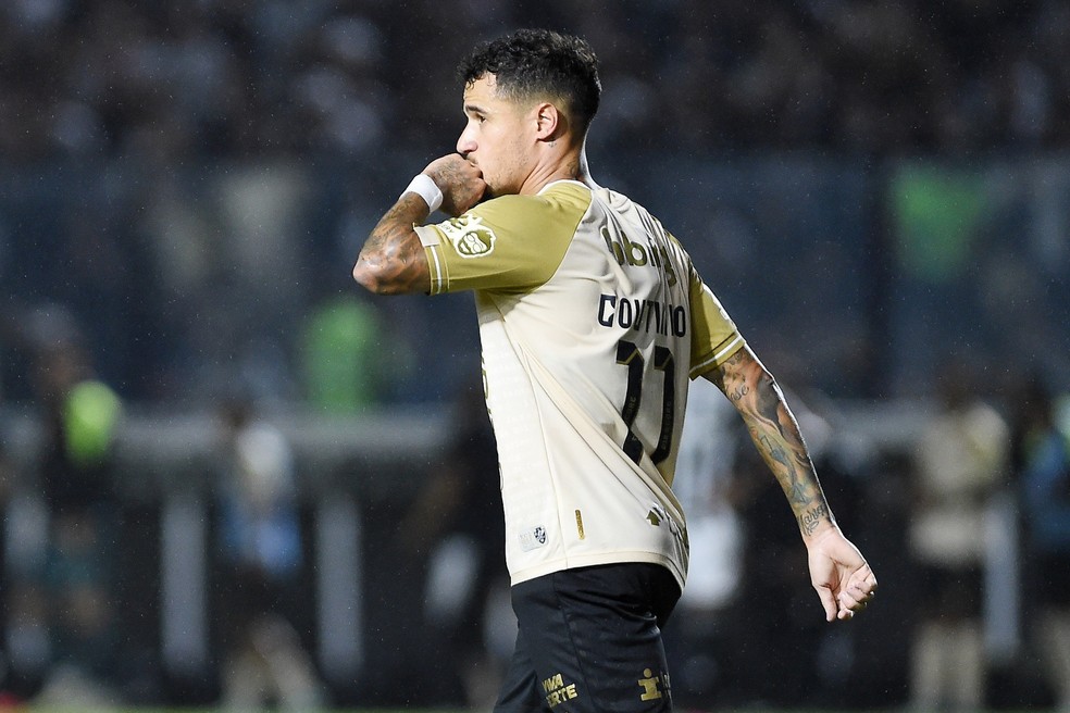 Coutinho fez o segundo gol do Vasco na vitória sobre o Atlético-MG — Foto: André Durão