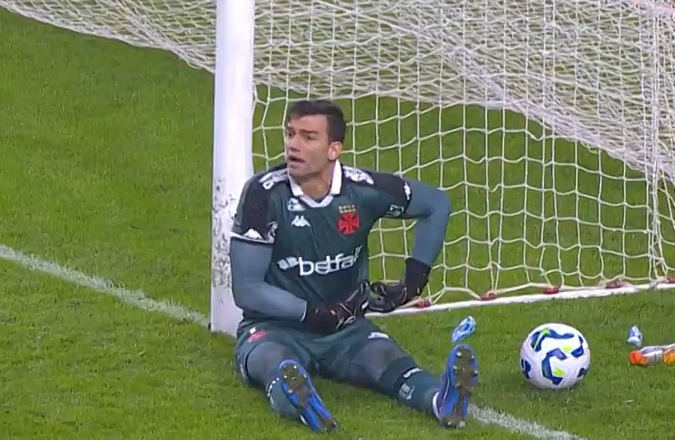 Léo Jardim é expulso em Internacional x Vasco — Foto: Reprodução