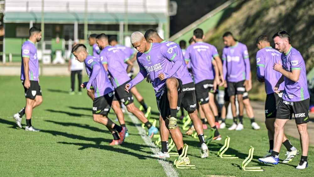 Cauan Barros em treinamento com o elenco do América - Foto: América / Mourão Panda