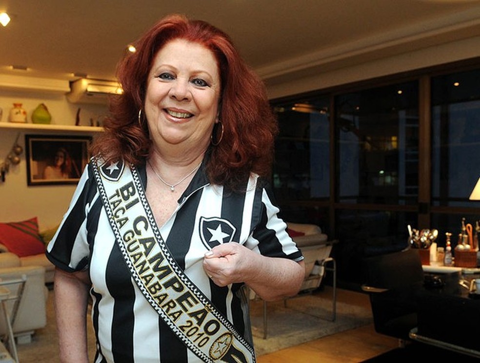 Beth Carvalho era apaixonada pelo Botafogo — Foto: André Durão