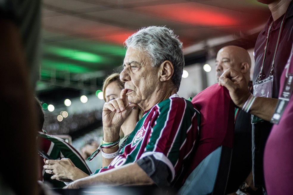 Chico Buarque em jogo do Fluminense — Foto: Marina Garcia/FFC