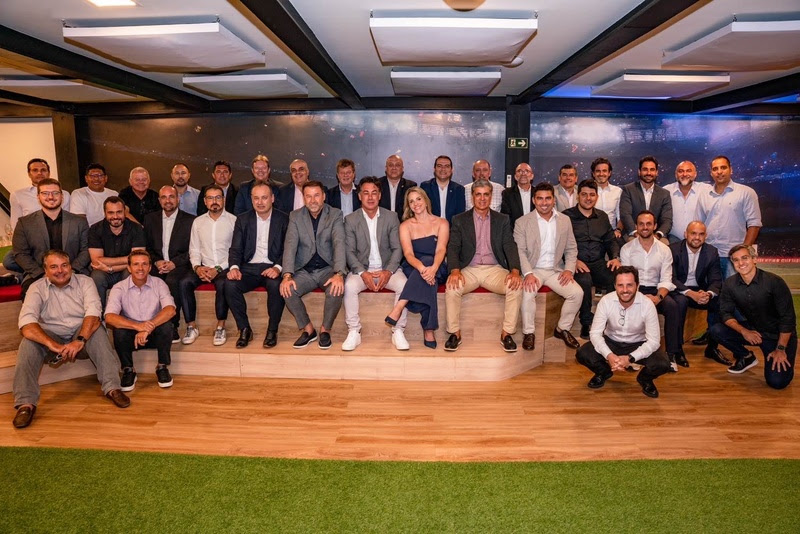 Dirigentes posam durante encontro da LFU na sede da LiveMode, no Rio de Janeiro (RJ), no final de fevereiro - Rafael Brito / Divulgação