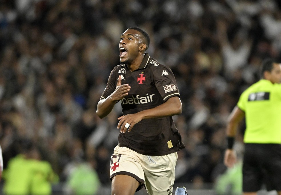 Gol de Rayan, Vasco x Fluminense — Foto: André Durão / ge