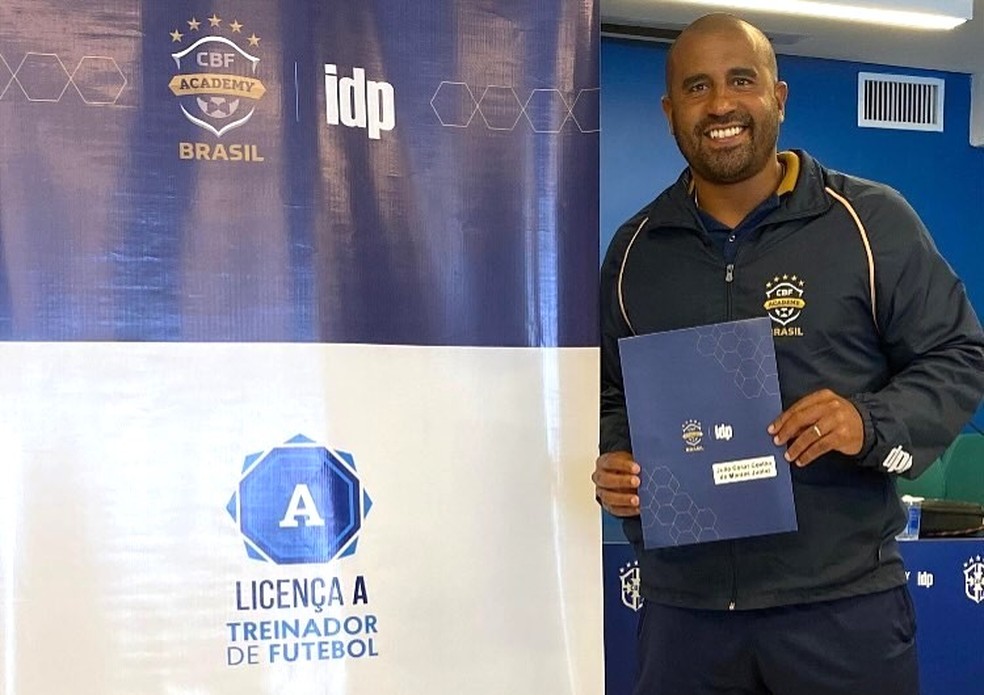 Júlio César concluiu curso de Licença A - Treinador de Futebol — Foto: Arquivo pessoal