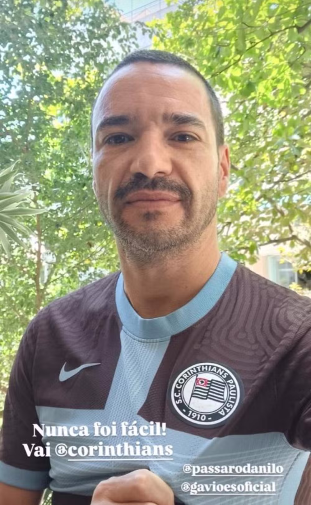 Caio Blat exibe camisa do Corinthians em dia de final da Copa do Brasil entre o time paulista e o Vasco &mdash; Foto: Reprodução/Instagram