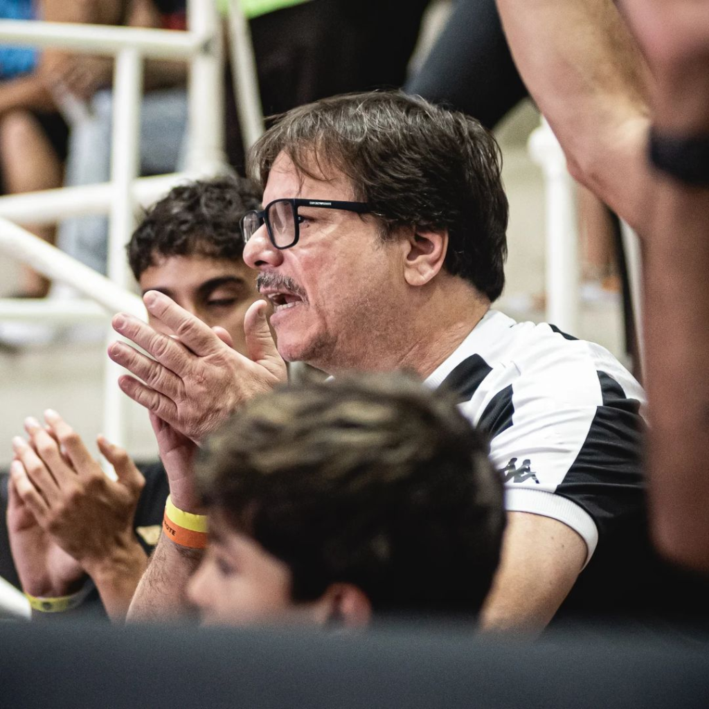 Thelmo Fernandes é ator e vascaíno – Foto: Reprodução Instagram