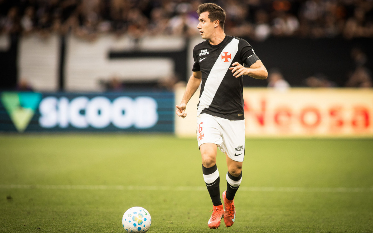 Lucas Piton tenta recuperar espaço no Vasco em 2026