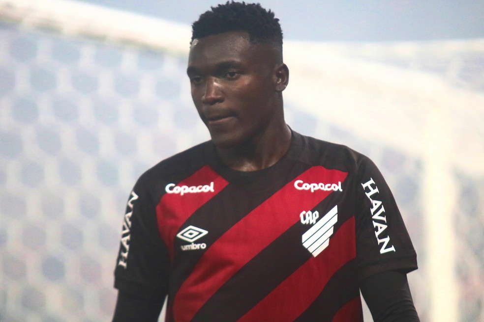 Athletico-PR confirma três desfalques contra o Vasco neste domingo em São Januário