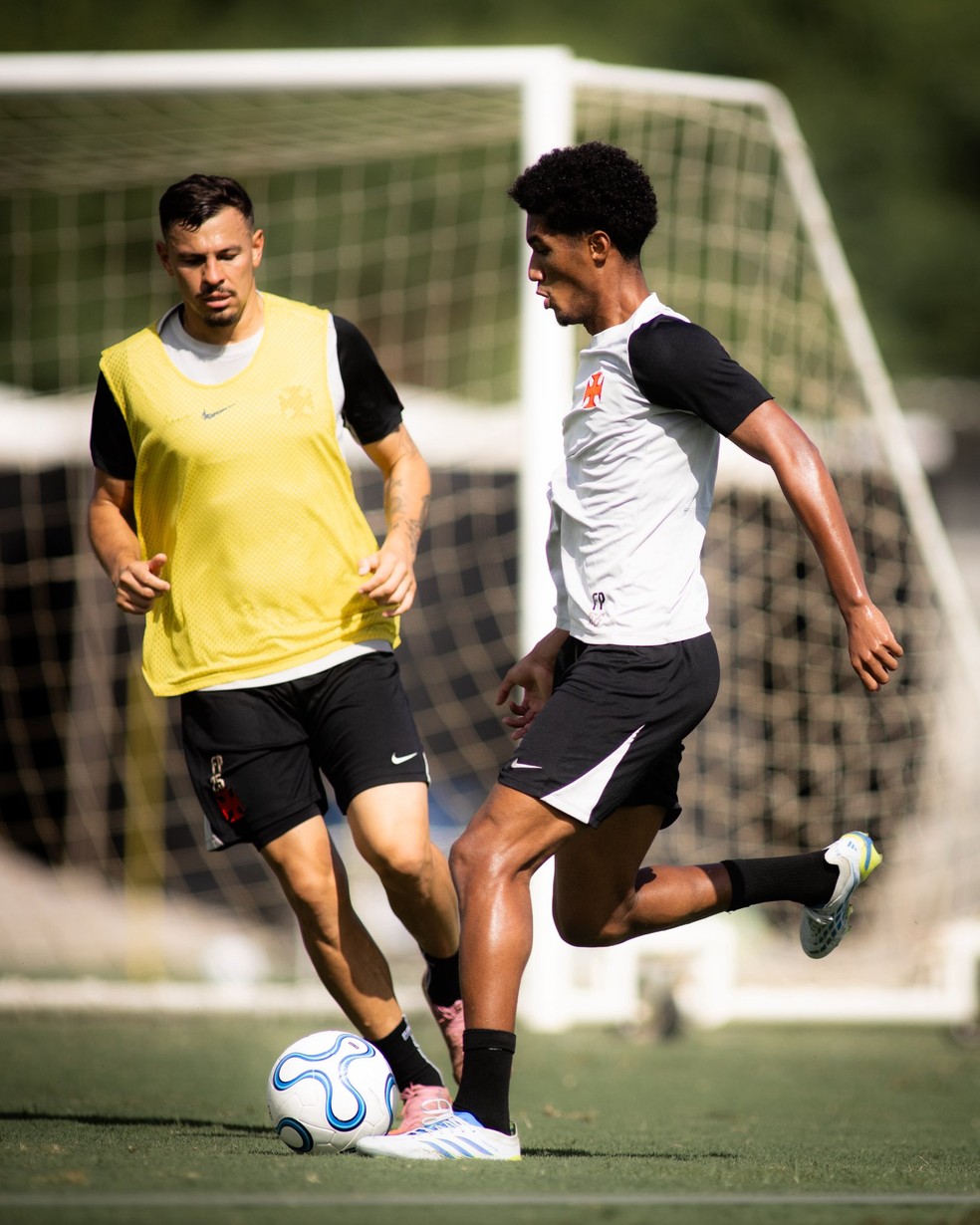 Ramon Rique em treino no CT do Vasco — Foto: Matheus Lima/Vasco