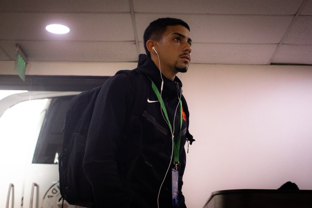 Vasco posta fotos da chegada do elenco ao estádio La Florida
