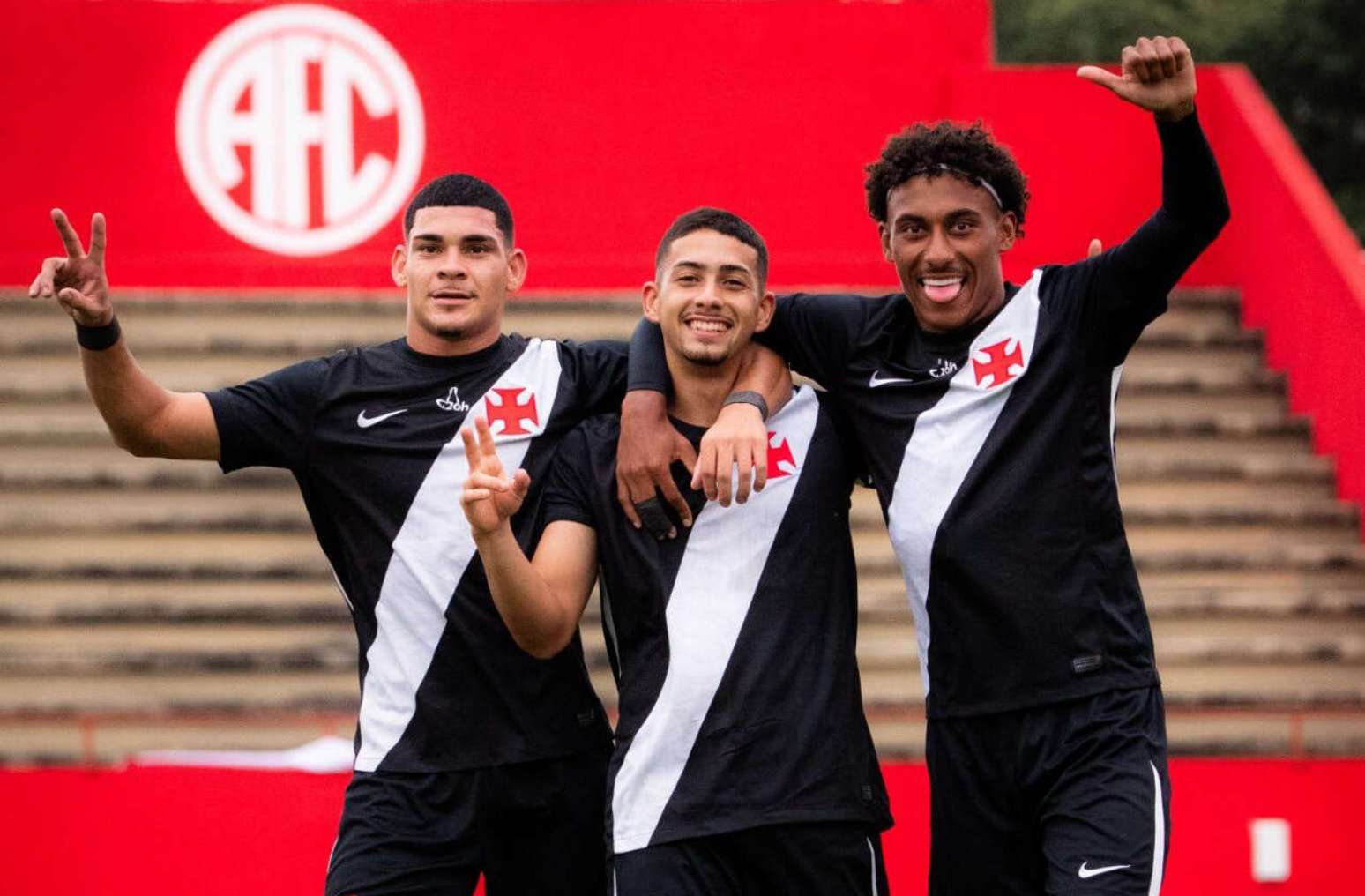 Com golaço de Gustavo Guimarães (centro), Vasco bate o América e fatura Copa Rio Sub-20 – Foto: Dikran Sahagian/Vasco