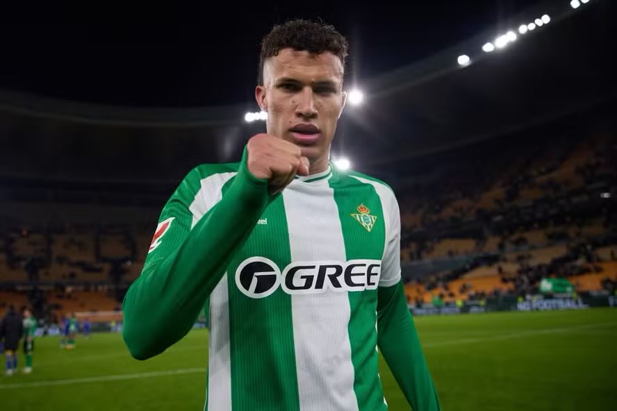 Vasco tem interesse no meia colombiano Nelson Deossa, do Real Betis
