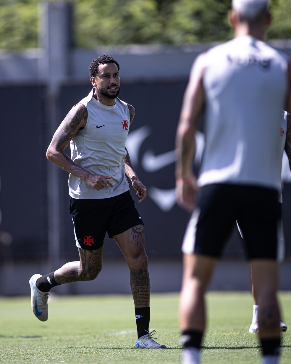 Jair em treino no CT do Vasco — Foto: Matheus Lima/Vasco
