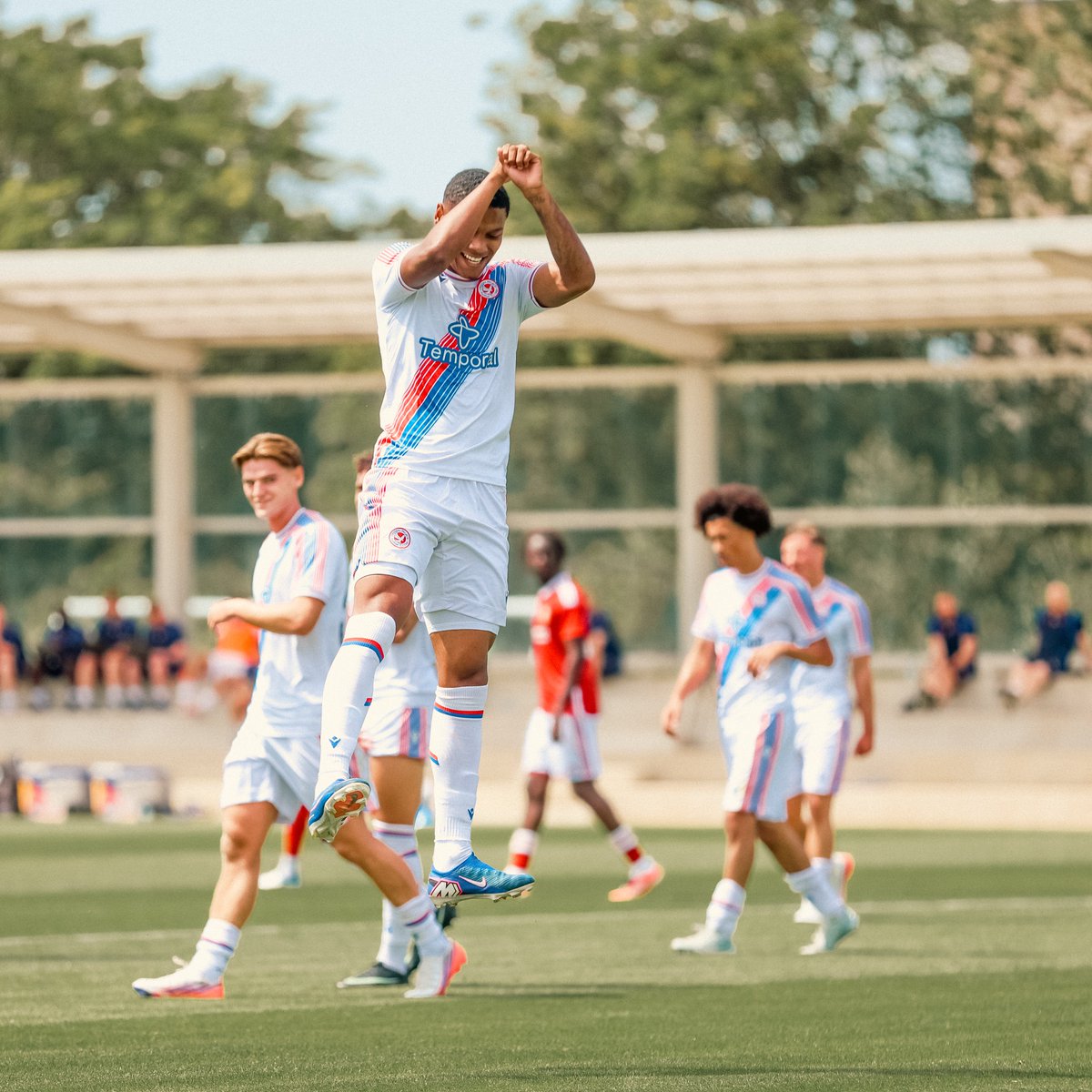 Matheus França marca três gols pelo Crystal Palace e supera total no Vasco