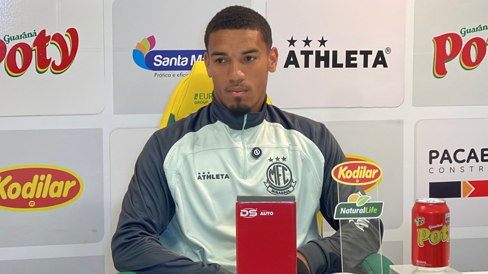 Meia Denilson fala pela primeira vez pelo Mirassol — Foto: JP Pinheiro/Agência Mirassol