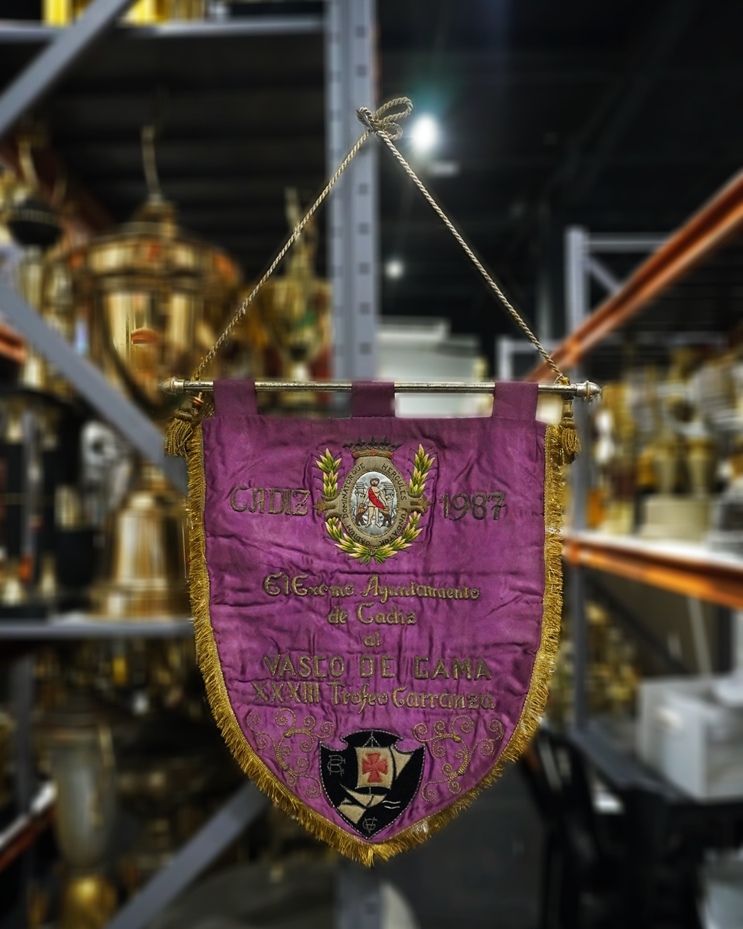 Museu Vasco da Gama destaca flâmulas das conquistas dos 3 Troféus Ramón de Carranza