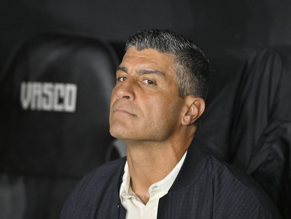 Pedro Emanuel comemora primeira vitória no Brasileirão, exalta Freitas e detona: 'Jogadores questionados provaram capacidade'