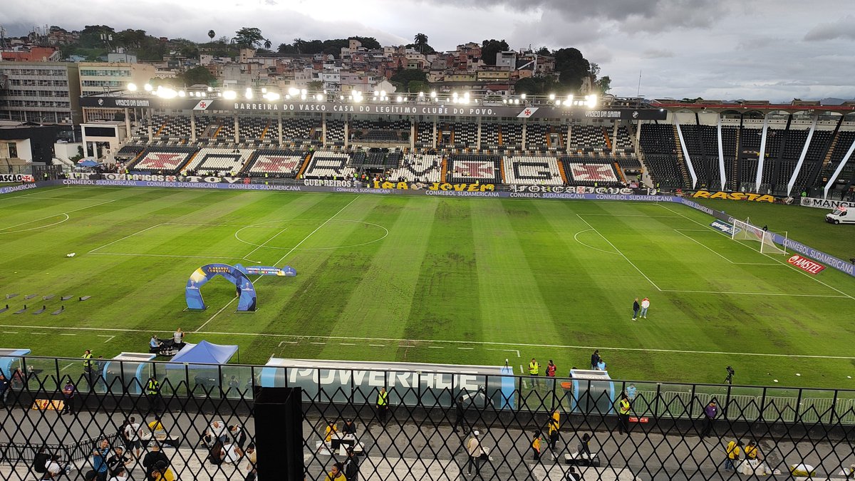 Veja mais fotos desta 3ª-feira do gramado de São Januário